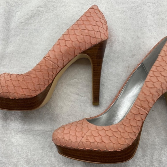 Calvin Klein Pink Kendall Fish Scale Platform Pumps - Size 8 - Picture 3 of 4